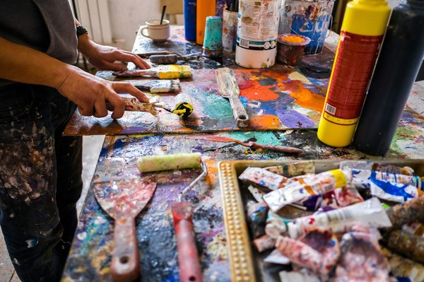 Comment l'apprentissage des arts visuels peut-il renforcer la créativité chez les jeunes enfants ?